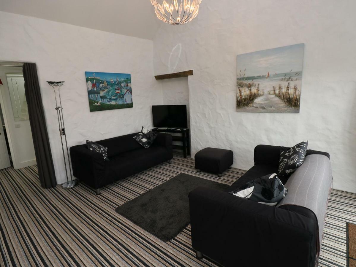 The Old Stables Villa Fishguard Bagian luar foto